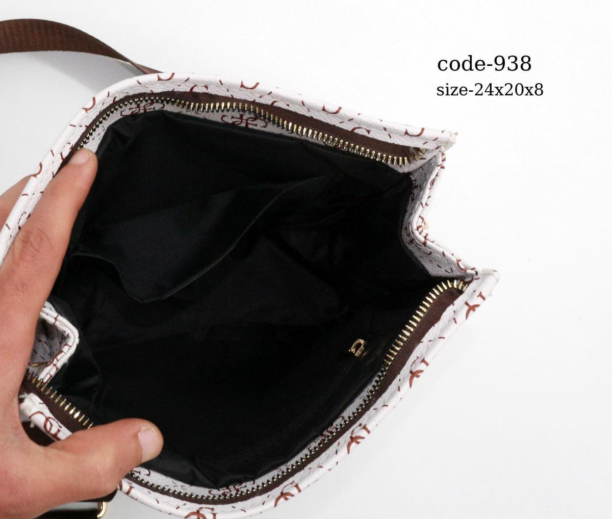 Women's leather handbag with an attractive appearance
