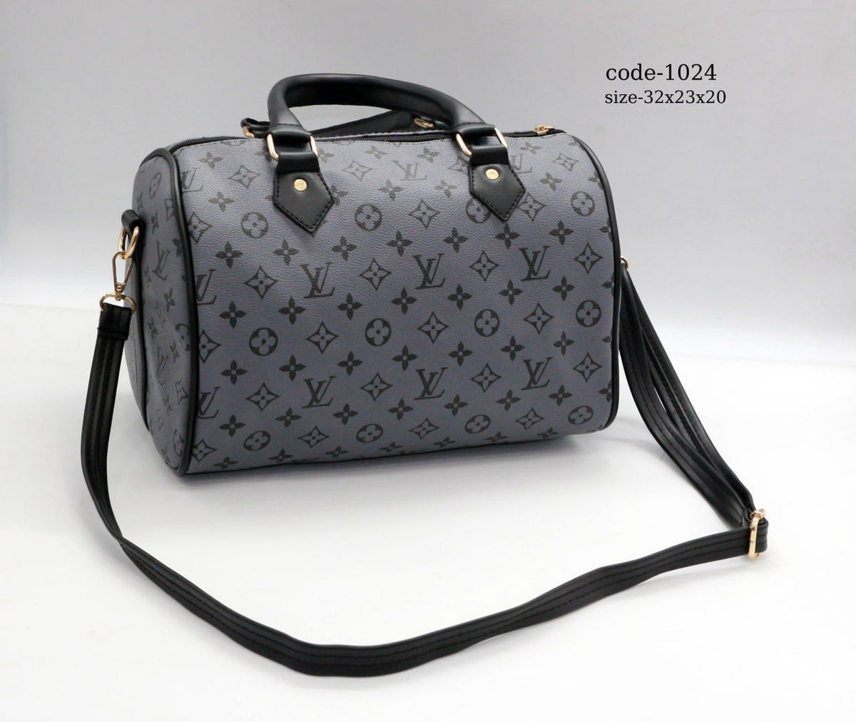 Fashionable duffel bags for travel and weekend