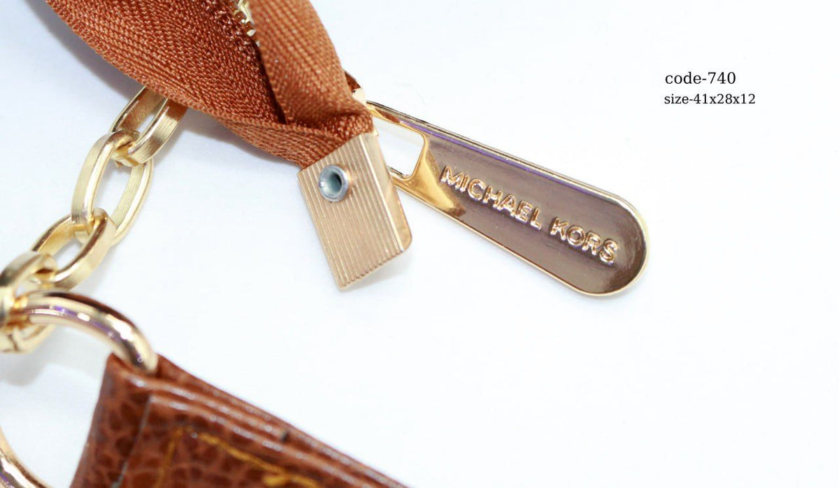 Large women's shoulder bag for travel