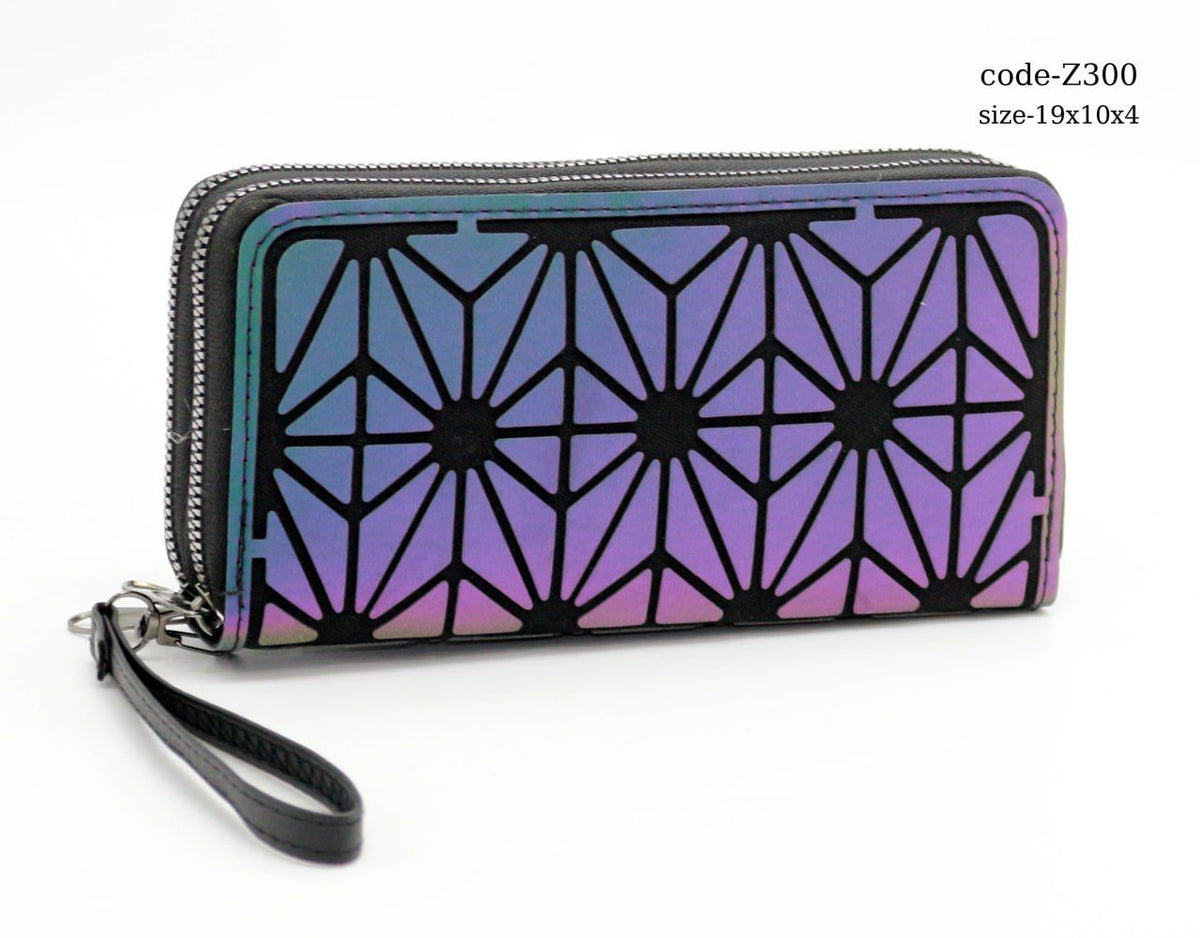Long wallet with geometric design with 3D reflective effect