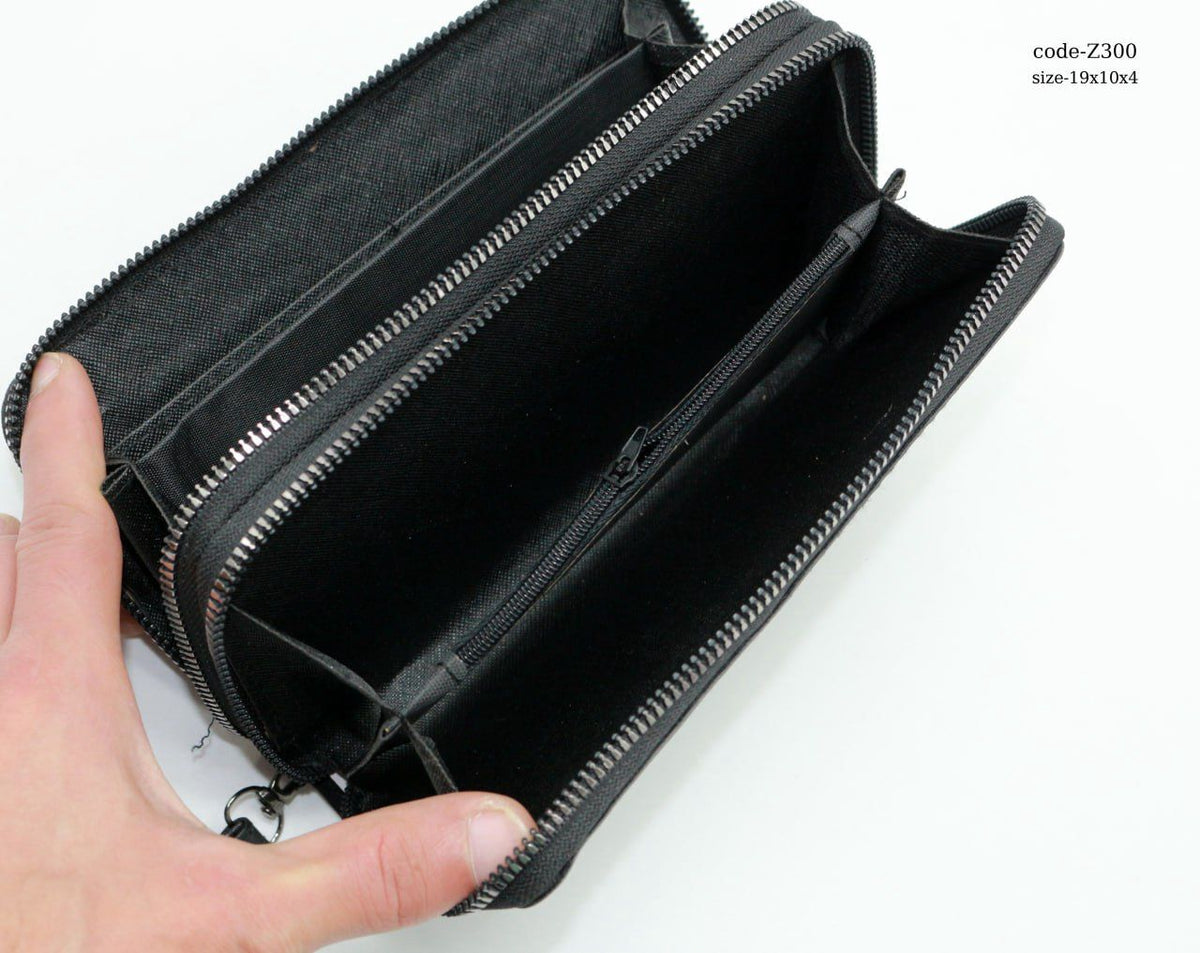 Long wallet with geometric design with 3D reflective effect
