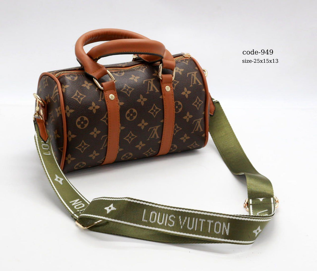 Fashionable duffel bags for travel and weekend