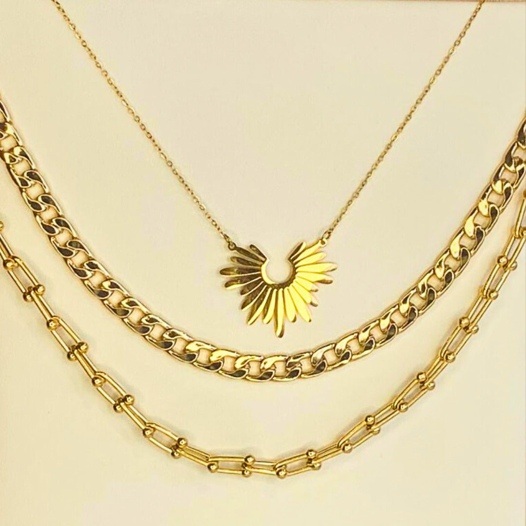 A very thin stainless chain that suits all occasions