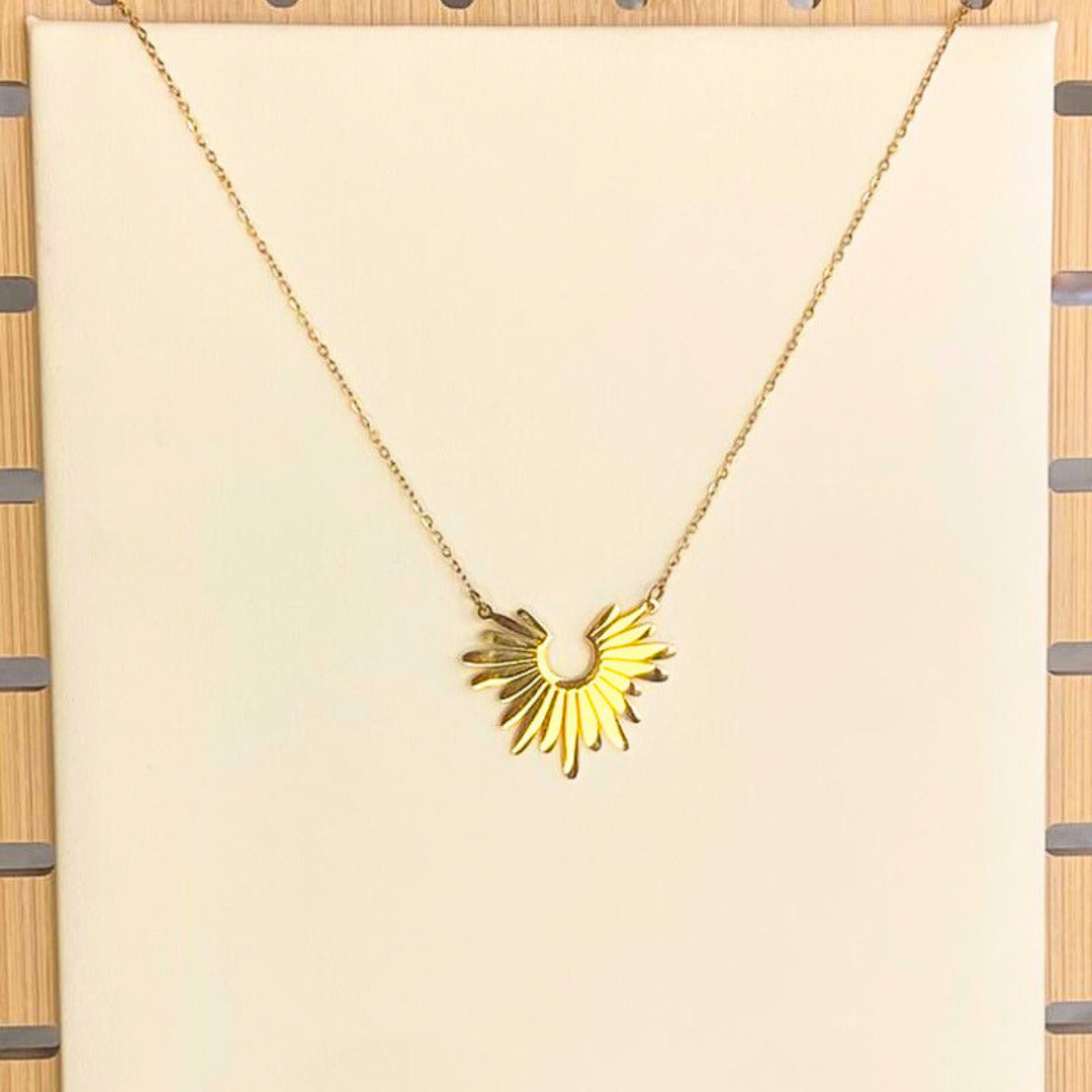 A very thin stainless chain that suits all occasions