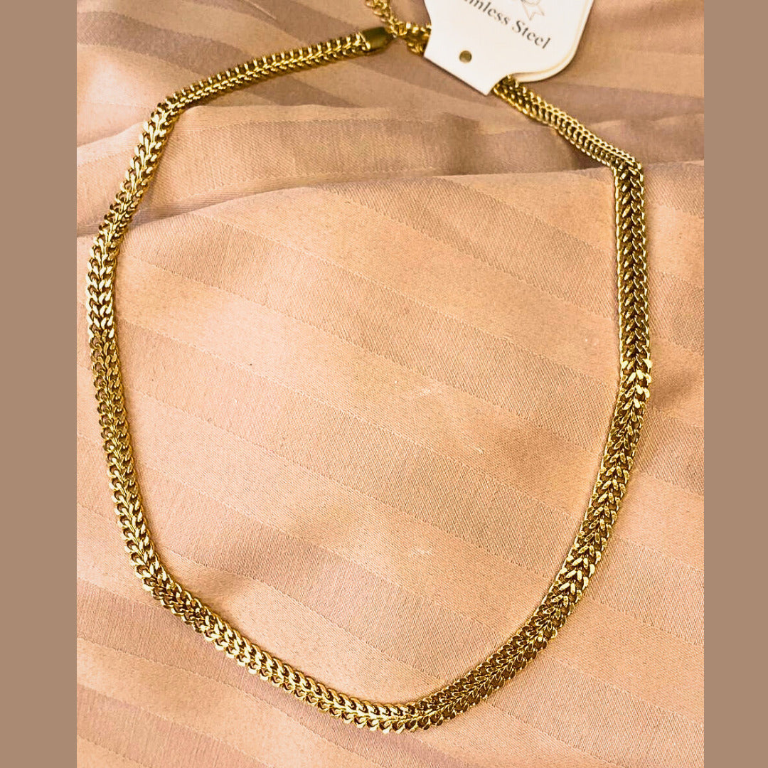 A very elegant thick stainless chain for all occasions